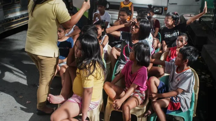 Children on the street in the Philippines