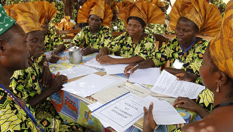 Le groupe AFD accorde un prêt de 10 millions d'euros à la Fondation Grameen Crédit Agricole pour favoriser l’accès des populations fragiles aux s