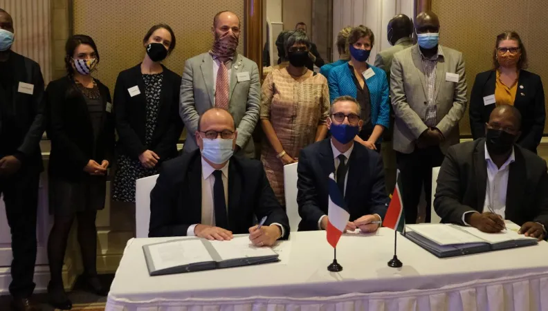 Photo of signing ceremony