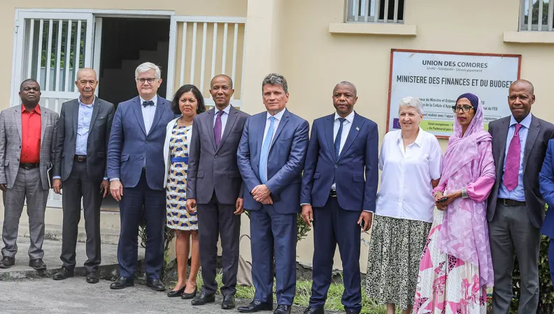 L’Agence française de développement (AFD) a signé avec le Ministère des Finances, du Budget et du Secteur Bancaire deux conventions de financement pour un montant total de 13,5 millions d’euros