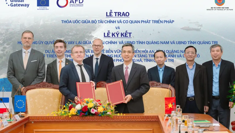 Quang tri and Quand Nam signing