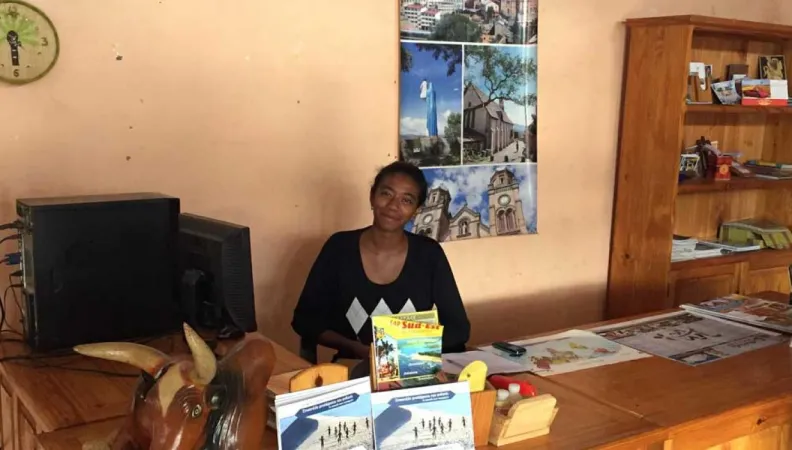 The Guide for Responsible Travelers, now available in tourism offices